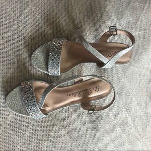 Glitter strait shoes NWOT